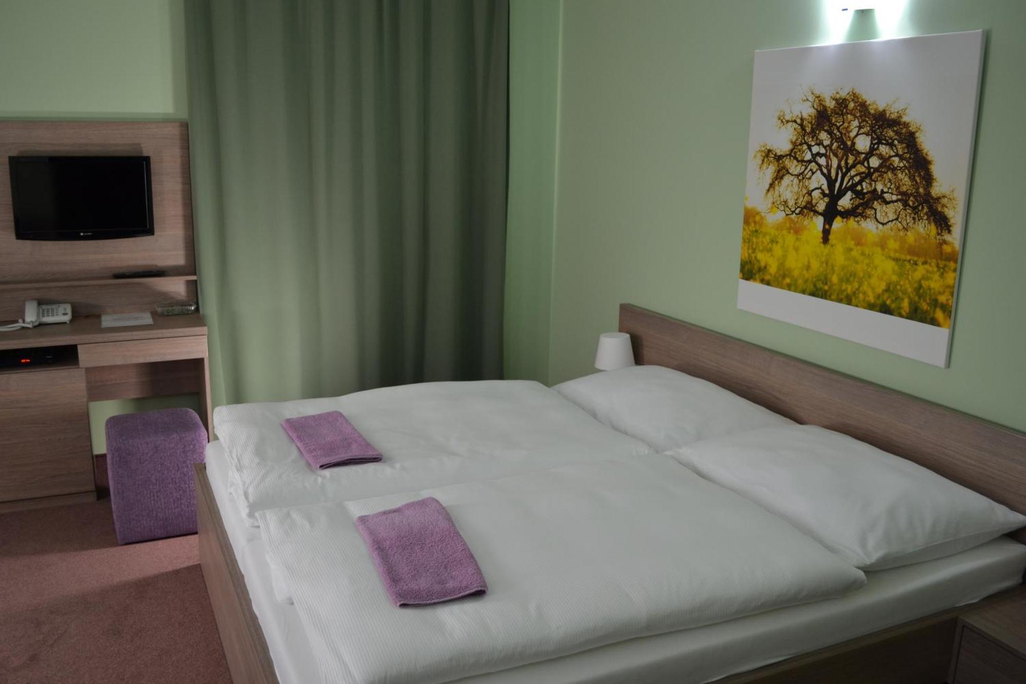 Wellness Pension Inovec&Apartment Houses Jalsove Chambre photo