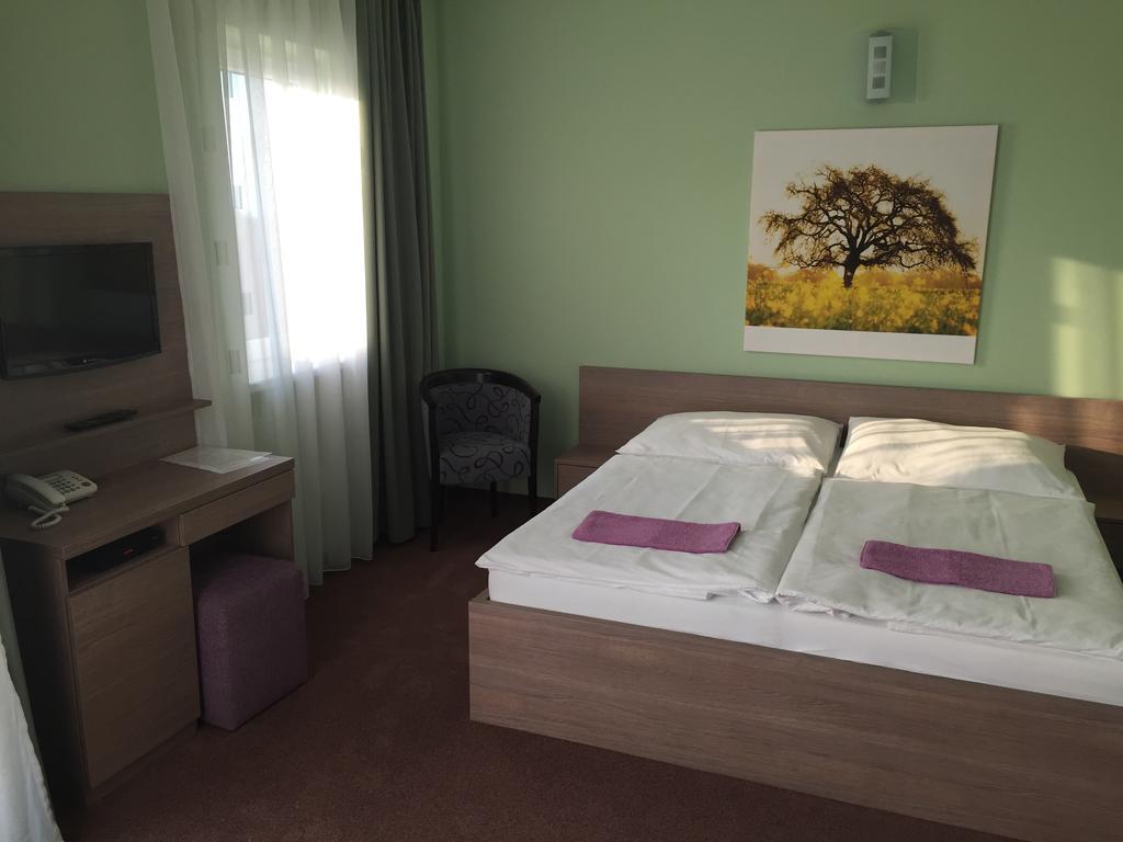 Wellness Pension Inovec&Apartment Houses Jalsove Chambre photo