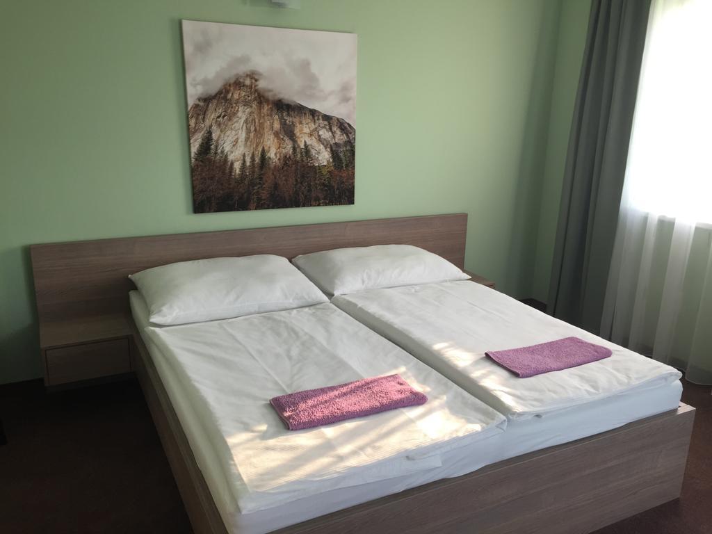 Wellness Pension Inovec&Apartment Houses Jalsove Chambre photo