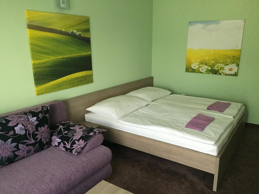 Wellness Pension Inovec&Apartment Houses Jalsove Chambre photo